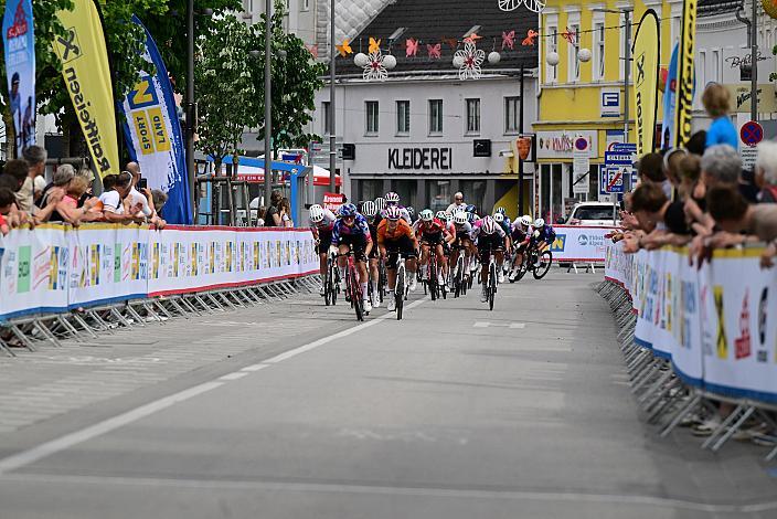 v.l. 2 Platz Etappe Erja Giulia Bianchi (ITA, Canyon / Sram) 3. Olga Wankiewicz (POL, MAT Atom Deweloper Wroclaw),  Amstetten-Amstetten, Sportland NÖ women tour