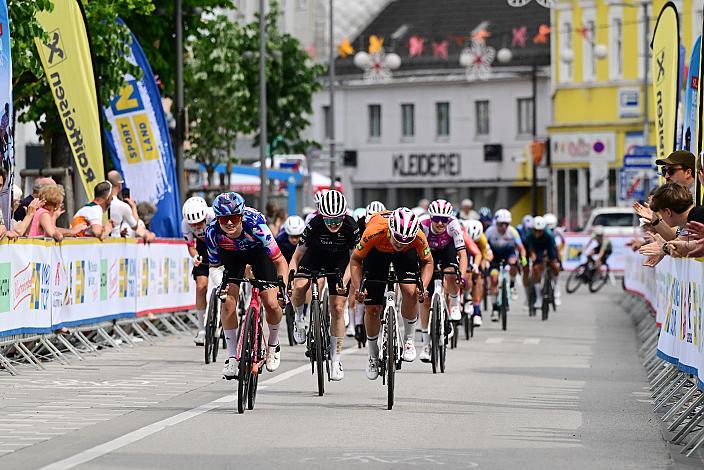 v.l. 2 Platz Etappe Erja Giulia Bianchi (ITA, Canyon / Sram) 3. Olga Wankiewicz (POL, MAT Atom Deweloper Wroclaw),  Amstetten-Amstetten, Sportland NÖ women tour