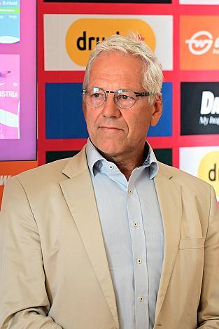 Gerhard Zadrobilek (AUT, Ö-Rundfahrtssieger 1981), Pressekonferenz zur 5. Etappe Startort Langenlois NÖ; Herren Elite, Tour of Austria