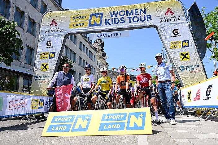 v.l. Sportstadtrat Amstetten Gerhard Irxenmayer, Leni Burger (GER, Deutschland), Liv Wenzel (LUX, Team Luxembourg), Olga Wankiewicz (POL, MAT Atom Deweloper Wroclaw), Leila Gschwendtner (AUT, Smurfit Westrock Cycling Team), Jürgen Brettschneider (Präsident LRV Niederösterreich), Amstetten-Amstetten, Sportland NÖ women tour