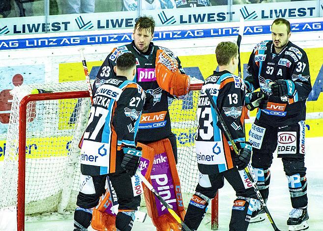 Im Bild: Tormann Jeff Glass (EHC Liwest Black Wings Linz), Gerd Kragl (EHC Liwest Black Wings Linz), Andreas Kristler (EHC Liwest Black Wings Linz), Eishockey,  EHC Liwest Black Wings Linz vs HC TWK Innsbruck â€žDie Haieâ€œ