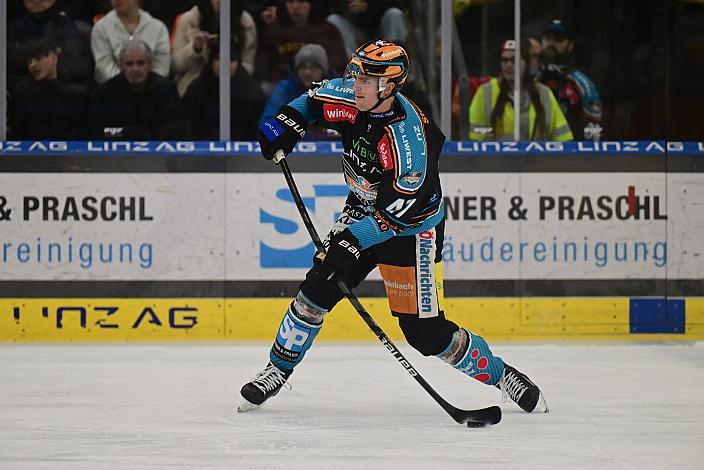  Logan Roe (Steinbach Black Wings Linz) Win2Day ICE Hockey League,  Steinbach Black Wings Linz vs EC Red Bull Salzburg,  Linz AG Eisarena 