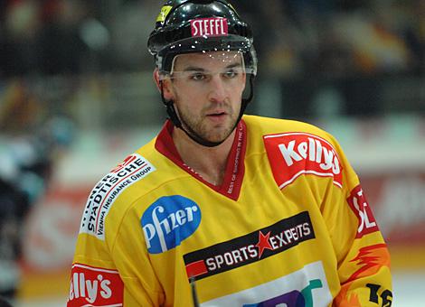 #16 Paul Healey, Stuermer, Vienna Capitals