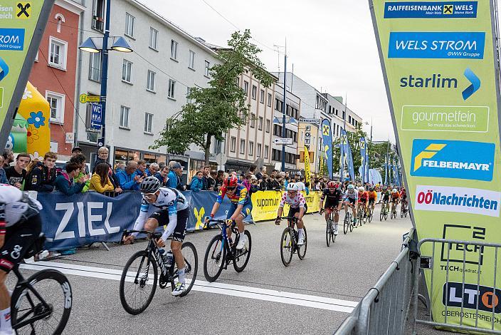 Sieger Gregor Mühlberger (AUT, Movistar Team), Herrenrennen, Kriterium Wels, 