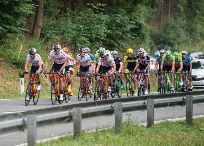 Team Tirol an der Spitze des Feldes Rad Staatsmeisterschaft, Elite Herren, Grein an der Donau