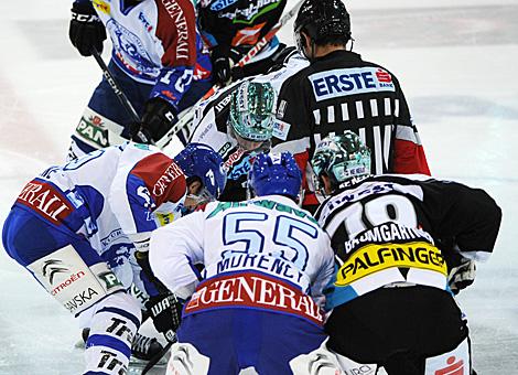 Erstes Bully der Saison 2011/2012, EHC Liwest Black Wings Linz vs. KHL Medvescak Zagreb