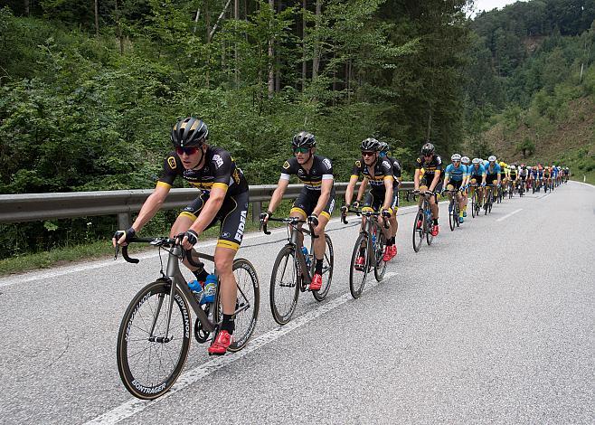Team Telenet Fidea mit Lars Van der Haar (NED, Telenet Fidea Lions) im gelben Trikot