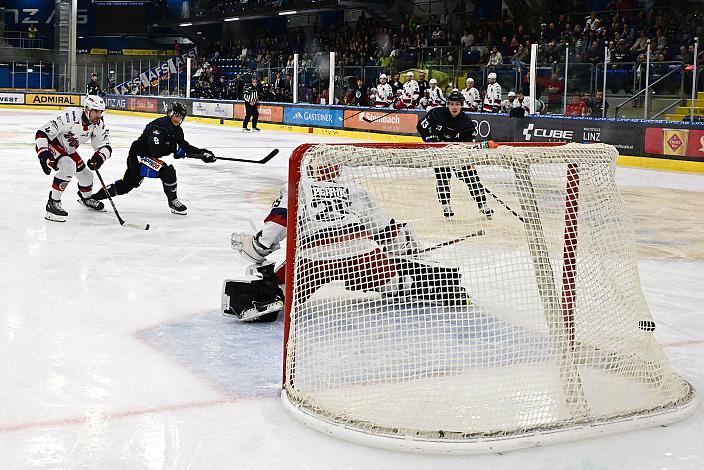 Emilio Romig (Steinbach Black Wings Linz) trifft zum 1 zu 0,  Steinbach Black Wings Linz - HKM Zvolen (SVK), Linz AG Eisarena 