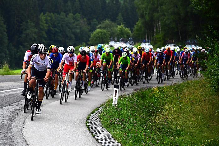 Das Peloton bei Sprintzenstein, 50. OÖ Junioren Rundfahrt, 2. Etappe Sarleinsbach - Sarleinsbach