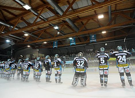 Linz feiert den ersten Sieg der Saison, EHC Liwest Black Wings Linz vs. KHL Medvescak Zagreb