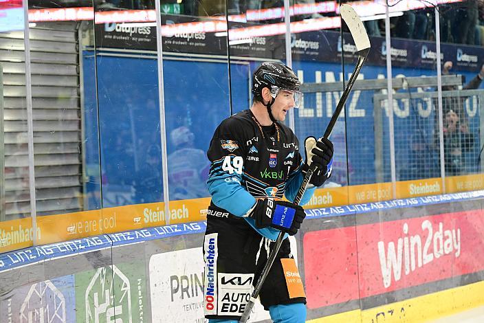 Graham Knott (Steinbach Black Wings Linz) feiert das Tor zum 2 zu 1, 7. Runde ICE, Steinbach Black Wings Linz vs EC KAC, Linz AG Eisarena