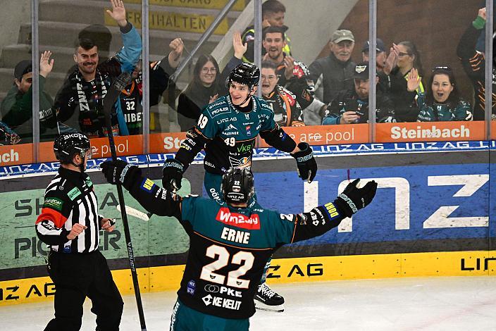 Vojtech Mozik (Steinbach Black Wings Linz) feiert das Tor zum 2 zu 1, 9. Runde ICE, Steinbach Black Wings Linz vs HC Falkensteiner Pustertal, Linz AG Eisarena 
