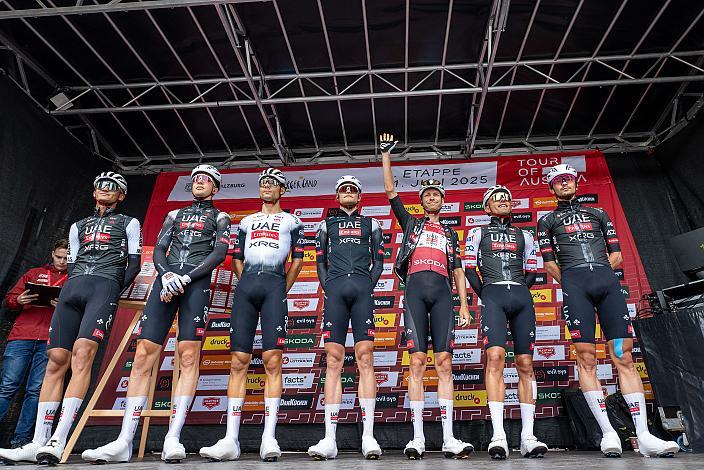 Team UAE Team Emirates - XRG mit Isaac Del Toro (MEX, UAE Team Emirates - XRG), Rafal Majka (POL, UAE Team Emirates - XRG), Felix Grossschartner (AUT, UAE Team Emirates - XRG), 3. Etappe Salzburg - Gaisberg,  Tour of Austria