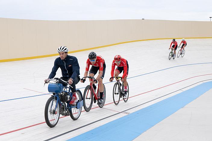 Dernytraining mit Andreas Graf (ÖRV Assistenttrainer Bahnkader), Cian Hampton (AUT, Junior Cycling Team Graz ARBÖ) , Tim Wafler (AUT, Tirol Cycling Team), Felix Ritzinger (AUT, WSA KTM Graz pb Leomo), Stefan Kovar (AUT, Tirol KTM Cycling Team), Maximilian Schmidbauer (AUT, WSA KTM Graz), Radtraining ÖRV Bahnkader, Radbahn Hello Yellow by Schachermayer 