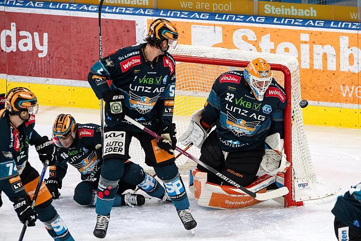 Raphael Wolf (Steinbach Black Wings Linz), Tormann Rasmus Tirronen (Steinbach Black Wings Linz) Steinbach Black Wings Linz vs HC TIWAG Innsbruck - Die Haie , Linz AG Eisarena