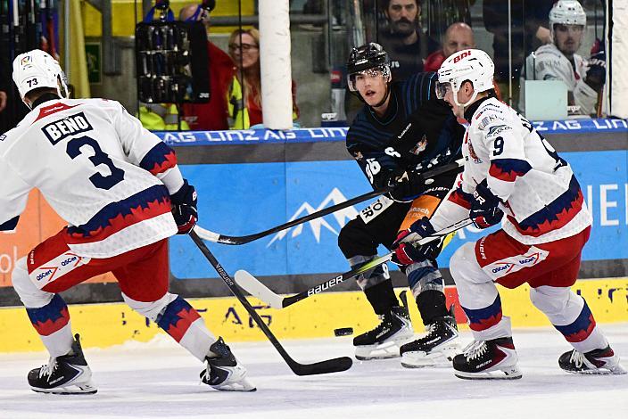 Christoph Tialler (Steinbach Black Wings Linz), Michal Beno (HKM Zvolen), Marek Sramaty (HKM Zvolen), Steinbach Black Wings Linz - HKM Zvolen (SVK), Linz AG Eisarena 
