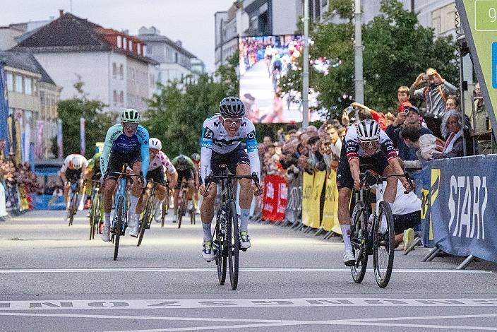 Felix Gall (AUT, Decathlon AG2R La Mondiale Team), Sieger Gregor Mühlberger (AUT, Movistar Team), 2. Platz Felix Grossschartner (AUT, UAE Team Emirates - XRG), .Herrenrennen, Kriterium Wels