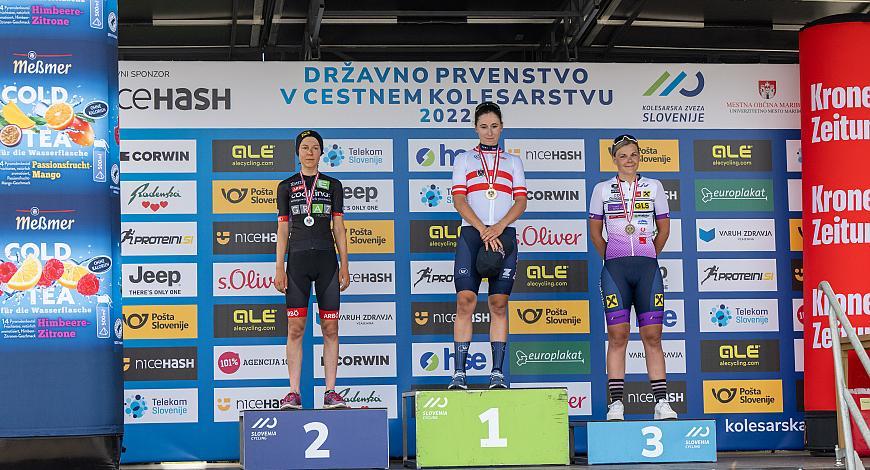 Das Siegerpodest v.l. 2. Anna Kiesenhofer (AUT, Team Cookina ARBÖ ASKÖ Graz RLM Stmk), Platz 1. Platz Christina Schweinberger (AUT, Plantur-Pura), 3. Gabriele Thanner (AUT, Union Raiffeisen Radteam Tirol) Platz Elite Damen, Österreichische Meisterschaft Einzelzeitfahren, ÖRV, Novo Mesto, Slowenien