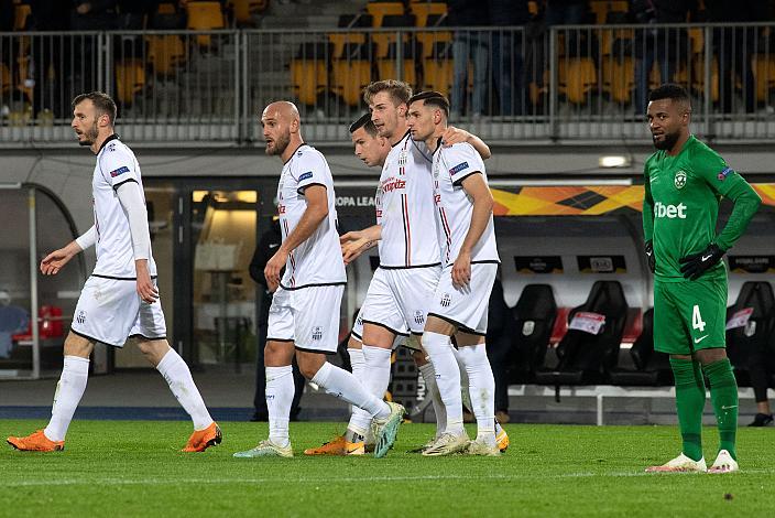 v.l. der LASK feiert das 4 zu 1 durch Husein Balic (LASK), Petar Filipovic , Lukas Grgic, Peter Michorl, Thomas Goiginger (LASK), Neuciano de Jesus Gusmao Cicinho (PFC Ludogorets 1945)