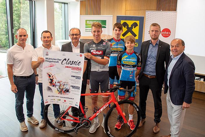 v.l. Jakob Purtscheller (AUT, Team Oberösterreich), Florian Kierner (AUT, Tirol KTM Cycling Team), Daniela Schmidsberger (AUT, RC ARBÖ Felbermayr Wels), Paul Resch (Präsident LRV Oberösterreich), 2. Mühlviertel Hügelwelt Classic, ÖRV RadLiga, Radsport, Radliga, ÖRV, Herren Elite,