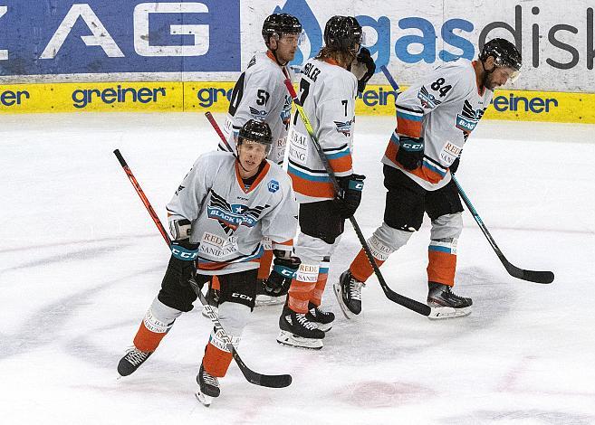 die Black Wings Linz 1992 Linz feiern das Tor zum 4 zu 0 durch Juha-Pekka Hytönen (Black Wings Linz 1992) ,  Black Wings Linz,  Eishockey, Testspiel