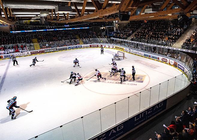 Im Bild: Spiel in der Angriffszone, Eishockey,  EHC Liwest Black Wings Linz vs HC Orli Znojmo