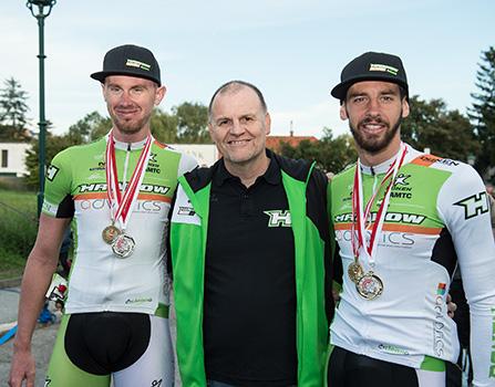 Alexander Hrinkow, 1. Platz Andreas Graf (AUT, Hrinkow Advarics Cycleang Team), 3. Platz Andreas Hofer (AUT, Hrinkow Advarics Cycleang Team), Österrreichische Meisterschaft Kriterium
Alexander Hrinkow, 1. Platz Andreas Graf (AUT, Hrinkow Advarics Cyc