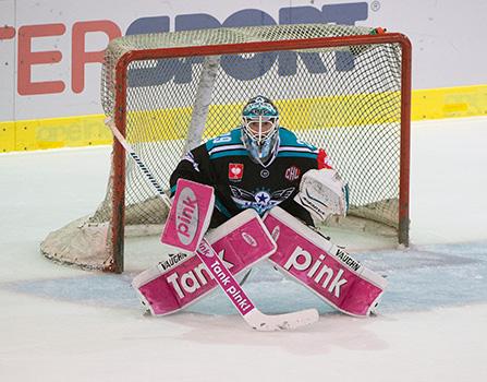 Michael Ouzas (EHC Liwest Black Wings Linz, #29), EHC Liwest Black Wings Linz vs TPS Turku 