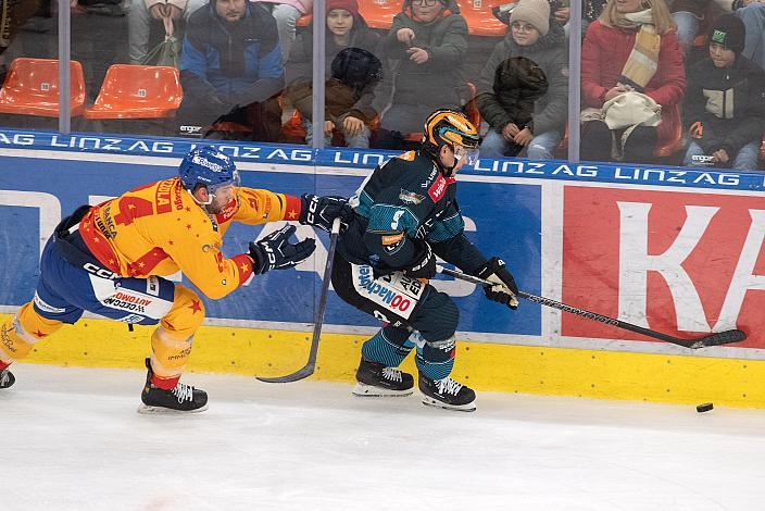 Randal John Gazzola (Migross Supermercati Asiago Hockey 1935), Emilio Romig (Steinbach Black Wings Linz) Steinbach Black Wings Linz vs Migross Supermercati Asiago Hockey 1935, Linz AG Eisarena 