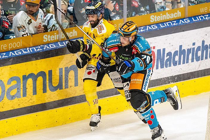  Dominique Heinrich (spusu Vienna Capitals), Kilian Rappold (Steinbach Black Wings Linz) Win2Day ICE Hockey League,  Steinbach Black Wings Linz vs Spusu Vienna Capitals,  Linz AG Eisarena 