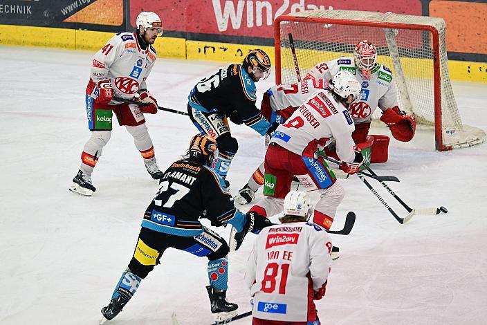 Niklas Würschl (Steinbach Black Wings) vor Tormann Sebastian Dahm (EC KAC) Semifinale 6, Win2Day ICE Hockey League, 2. Semifinale, Steinbach Black Wings Linz vs EC KAC,  Linz AG Eisarena 