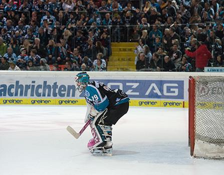 Michael Ouzas (EHC Liwest Black Wings Linz), EHC Liwest Black Wings Linz vs UPC Vienna Capitals