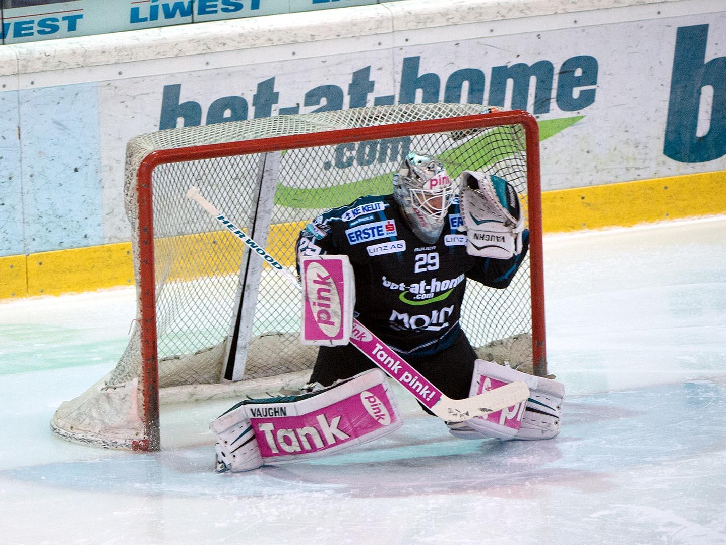 Michael Ouzas, Linz, EHC Liwest Black Wings Linz vs EC KAC