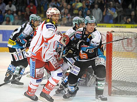 Justin Kurtz, Linz und Gregor Hager, KAC, EHC Liwest Black Wings Linz vs. EC KAC