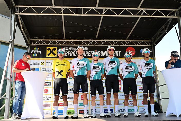 Im Gelben Trikot des Gesamtführenden Edgar David Cadena (MEX, Petrolike) und das Team Team Petrolike (MEX), 4. Etappe St.Florian /Asten - Hinterstoder/Höss 15. Int. Raiffeisen OÖ-Radrundfahrt UCI Kat. 2.2