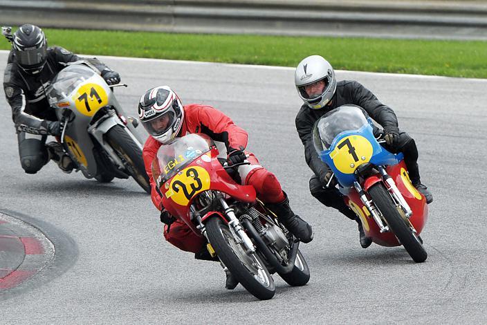 #7 Andi Janisch, Seeley Matchless G50 und #23 Andreas Mueller, Egli Honda