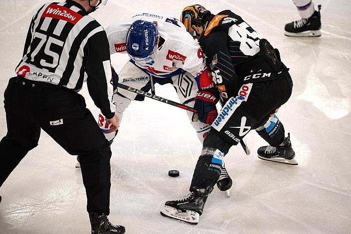 Michael Haga (Steinbach Black Wings Linz), Clemens Paulweber (HC Tiwag Innsbruck - Die Haie) Steinbach Black Wings Linz vs HC TIWAG Innsbruck - Die Haie. Runde 35, ICE Hockey League, Steinbach Black Wings Linz, Linz AG Eisarena 