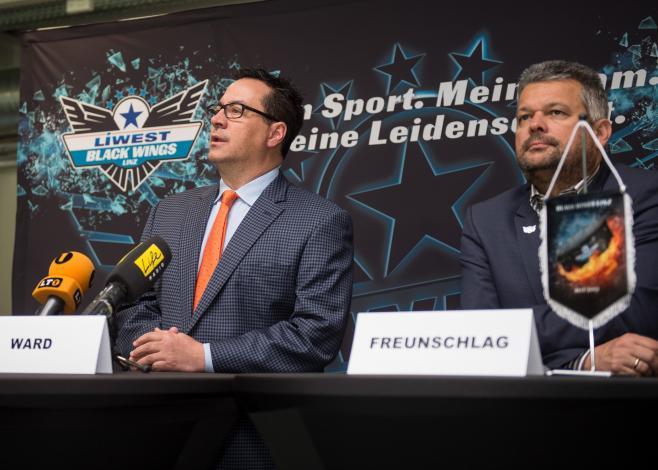 Head-Coach Troy Ward (EHC Liwest Black Wings Linz) und Präsident Ing. Peter Freunschlag (EHC Liwest Black Wings Linz)  EHC Liwest Black Wings Linz 
Head-Coach Troy Ward (EHC Liwest Black Wings Linz) und PrÃ¤sident Ing. Peter Freunschlag (EHC Liwest B