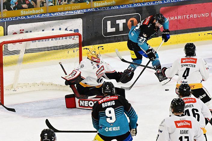 Shawn St.Amant (Steinbach Black Wings Linz) vor Tormann Alex Caffi (Pioneers Vorarlberg), 1. Runde ICE, Steinbach Black Wings Linz vs Pioneers Vorarlberg , Linz AG Eisarena 