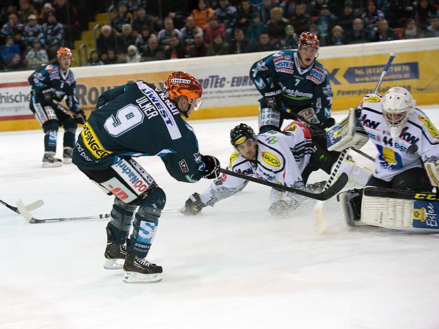Jason Ulmer, Linz scort gegen Adam Dennis, Dornbirn, EHC Liwest Black Wings Linz vs Dornbirner EC