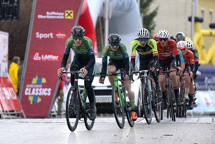 Edward Ravasi (ITA, Hrinkow Advarics), Jaka Primozic (SLO, Hrinkow Advarics), Lukas Meiler (GER, Team Vorarlberg) 63. Saison Eroeffnung Leonding Herren, Road Cyling League Austria