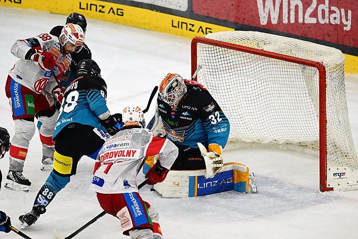 Yohann Aumtu (Steinbach Black Wings Linz), Tormann Rasmus Tirronen (Steinbach Black Wings Linz), 41. Runde ICE, Steinbach Black Wings Linz vs EC KAC, Linz AG Eisarena 