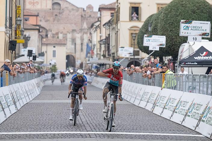 Das Podest 2. Platz Gianni Vermeersch (BEL, Alpecin-Deceunink), Sieger Florian Vermeersch (BEL, Lotto Dstny),  3rd Serenissima Gravel, Cittadella