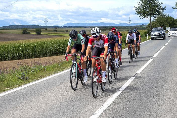 Das Damenfeld bei der ÖSTM Strasse Mattersburg Kathrin Schweinberger (AUT, Doltcini - Van Eyck Sport UCI Woman Cycling Team) , Österreichische Staatsmeisterschaft U23, Elite Damen und Herren