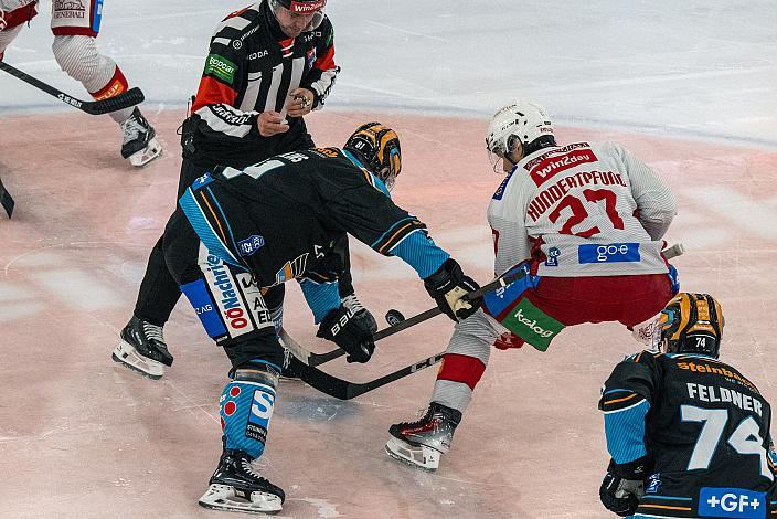 bSean Collins (Steinbach Black Wings Linz)Thomas Hundertpfund (EC KAC) Win2Day ICE Hockey League,  Steinbach Black Wings Linz vs EC KAC,  Linz AG Eisarena 