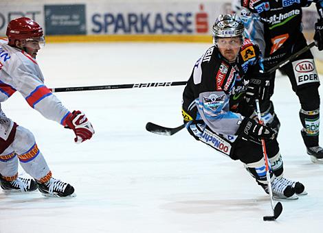 Rob Shearer im Angriff; Liwest Black Wings Linz vs. HK Acroni Jesenice