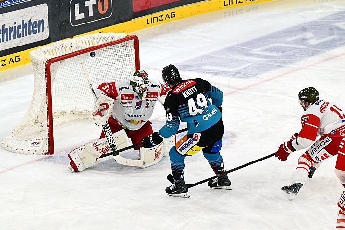 Graham Knott (Steinbach Black Wings Linz) trifft gegen Tormann Samuel Harvey (HCB Suedtirol Alperia), 23. Runde ICE, Steinbach Black Wings Linz vs HCB Suedtirol Alperia, Linz AG Eisarena 
