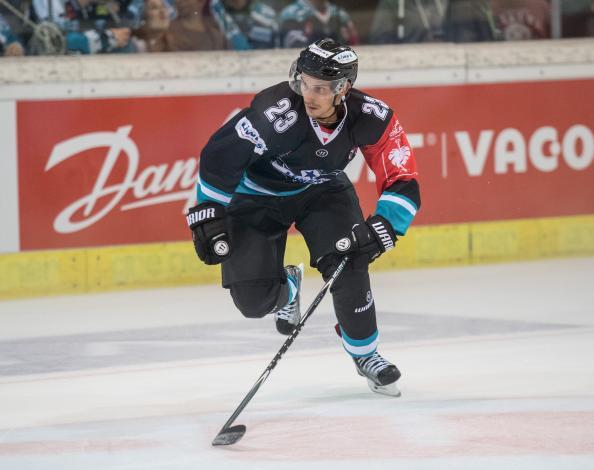 Fabio Hofer (EHC Liwest Black Wings Linz) EHC Liwest Black Wings Linz vs SC Bern