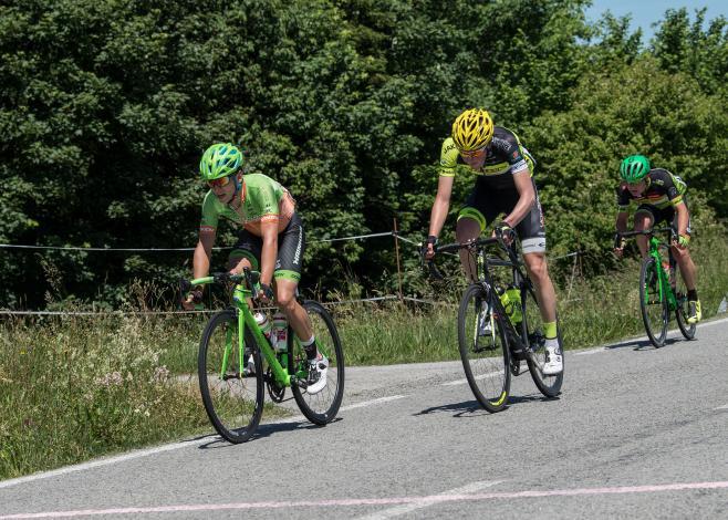  Florian Gaugl (AUT, Hrinkow Advarics Cycleang Team) und Lukas Meiler, GER (Team Vorarlberg) sprinten um Bergpunkte