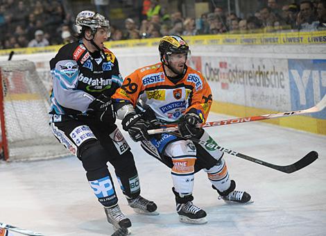Reid Cashman Liwest Black Wings Linz vs. Sven Klimbacher EC Moser Medical Graz 99ers